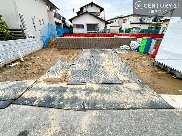 建築中!完成までお楽しみに!駐車スペース並列3台あります!(オプション)