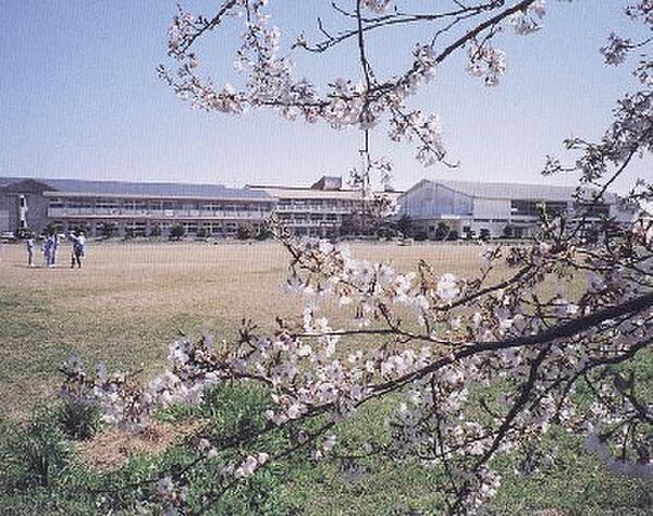 君津市立君津中学校まで587m