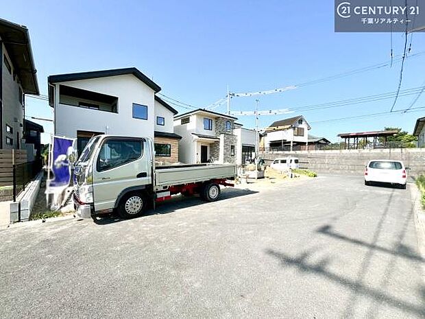 気になるお子様の学校までの道のりや駅までのルート、お買い物の場所などもご一緒にご案内いたします!