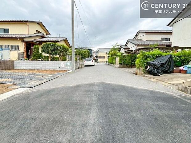 気になるお子様の学校までの道のりや駅までのルート、お買い物の場所などもご一緒にご案内いたします!