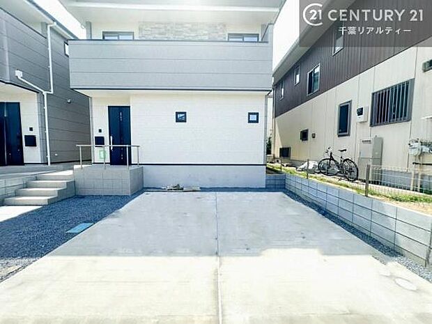 【現地販売会開催中】カースペース2台駐車可能。毎日の通勤やお買い物に便利で、来客時にもゆとりをもってお使いいただけます。