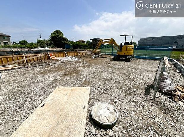 カースペース2台駐車可能。毎日の通勤やお買い物に便利で、来客時にもゆとりをもってお使いいただけます。