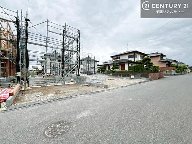 気になるお子様の学校までの道のりや駅までのルート、お買い物の場所などもご一緒にご案内いたします!