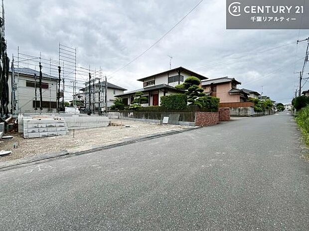周辺環境や、お客様のご希望に合った物件も一緒にご案内を致します。住宅ローンアドバイザーによるご相談も承ります。当社はお問い合わせに即対応します!お待たせしません!