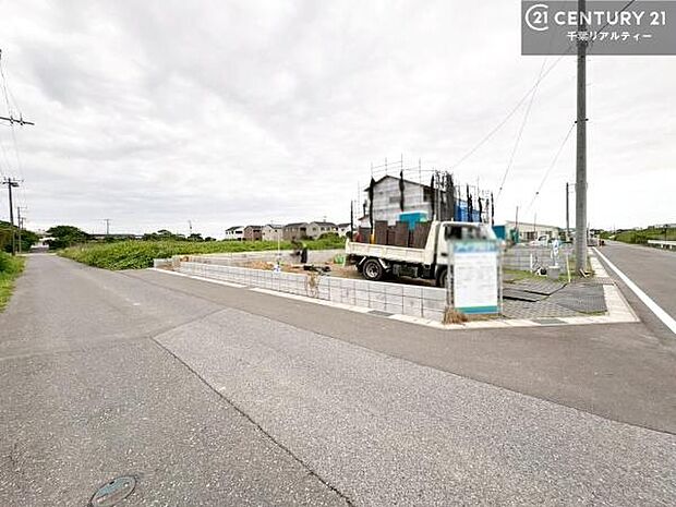 周辺環境や、お客様のご希望に合った物件も一緒にご案内を致します。住宅ローンアドバイザーによるご相談も承ります。当社はお問い合わせに即対応します!お待たせしません!