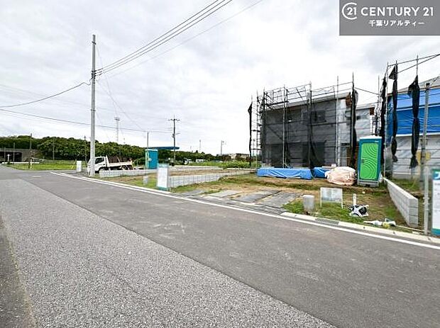 周辺環境や、お客様のご希望に合った物件も一緒にご案内を致します。住宅ローンアドバイザーによるご相談も承ります。当社はお問い合わせに即対応します!お待たせしません!