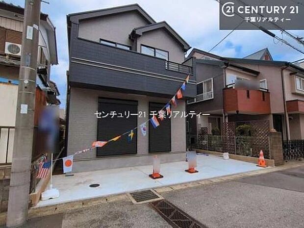 カースペース2台駐車可能。毎日の通勤やお買い物に便利で、来客時にもゆとりをもってお使いいただけます。