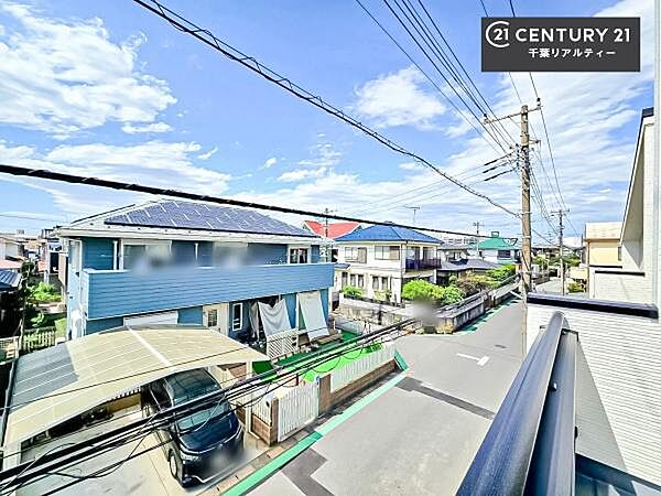 晴れた日には青い空を見渡せる開放的な時間を楽しめます。気持ちの良い風が通り抜ける街並みです！