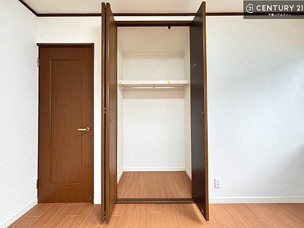 住空間をすっきり使うためには必須ポイントの収納スペースですよね。是非現地でご確認ください！