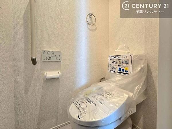 温水洗浄便座につき、冬場は便座が暖かくできるので冷たい便座に座らずに済む嬉しい仕様です！