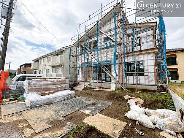 只今建築中につき、現地ではしっかりとした構造をご確認いただけます。完成イメージは図面や資料とともにご案内いたしますので、お気軽にお問い合わせください。
