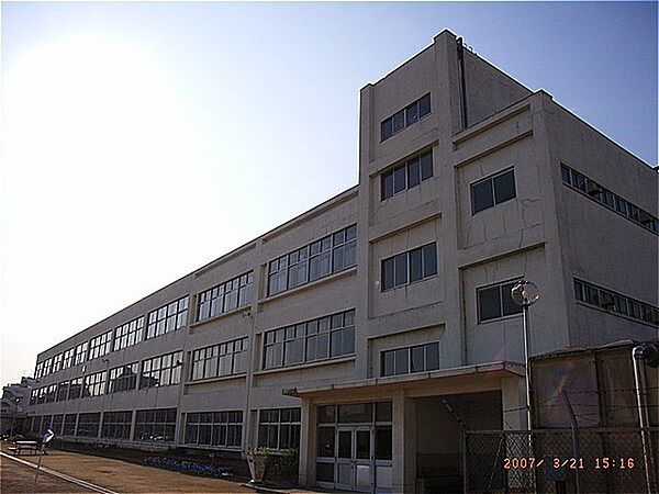 木更津市立木更津第一小学校まで1402m