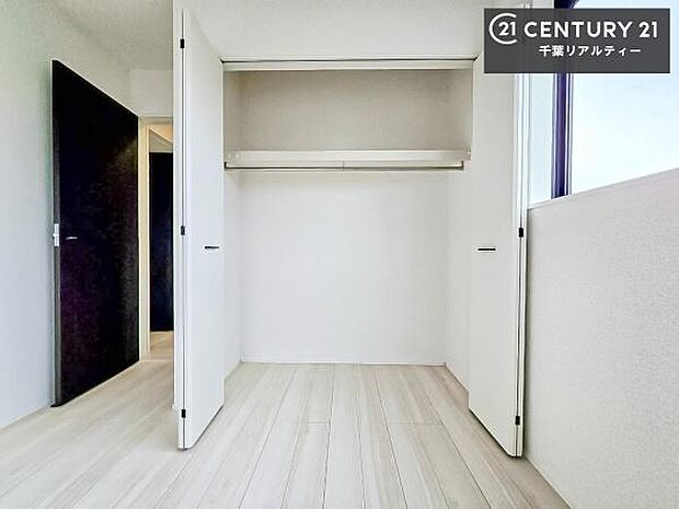 収納が充実しているからこそ、お部屋はいつも広々。掃除や片付けもラクになり、居心地の良い暮らしが続きます。