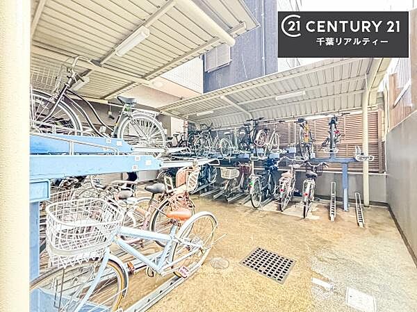 駐輪場は共有です！空き状況に関しては弊社までお気軽にお問い合わせください。