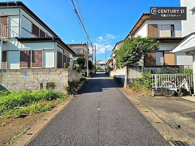 落ち着いた街並みが広がる閑静な住宅街に位置し、穏やかで心安らぐ暮らしを叶える住環境です。