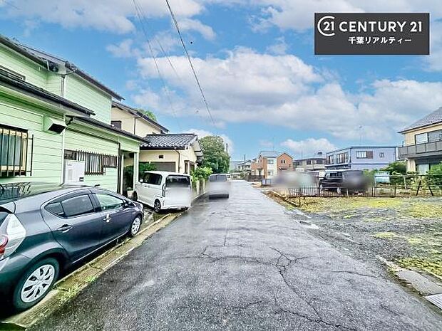 落ち着いた街並みが広がる閑静な住宅街に位置し、穏やかで心安らぐ暮らしを叶える住環境です。