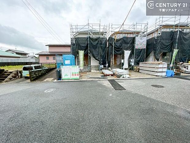 心ゆくまで現地をご覧いただけるよう、即日案内のご用意も整えております。お気軽にお問い合わせの上、理想の暮らしへの一歩をお進めください！
