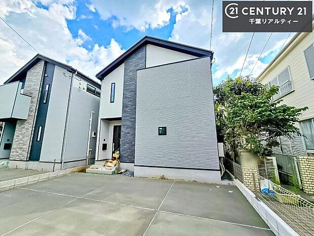 全2棟のキレイな街並み。是非1度ご内見ください。物件探しのご条件・ご要望・ご質問など、不動産に関することならどのようなことでも誠心誠意対応させて頂きます。