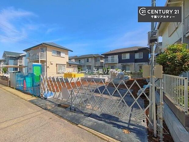 ご興味をお持ちいただきありがとうございます。実際のお部屋や周辺環境をご覧いただくことで、より具体的なイメージが湧きやすくなります。見学は随時受け付けておりますので、お気軽にご予約ください。