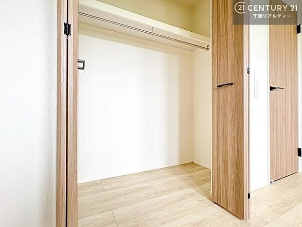 収納が充実しているからこそ、お部屋はいつも広々。掃除や片付けもラクになり、居心地の良い暮らしが続きます。