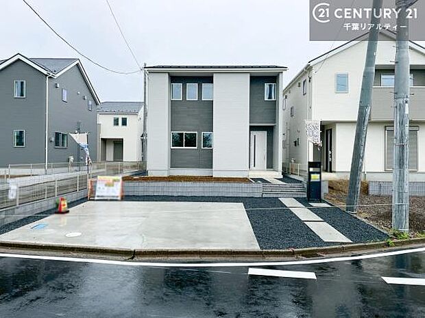 カースペース付きなのでマイカーをお持ちの方も安心ですね！ぜひ現地にてお確かめくださいませ！(車種による)