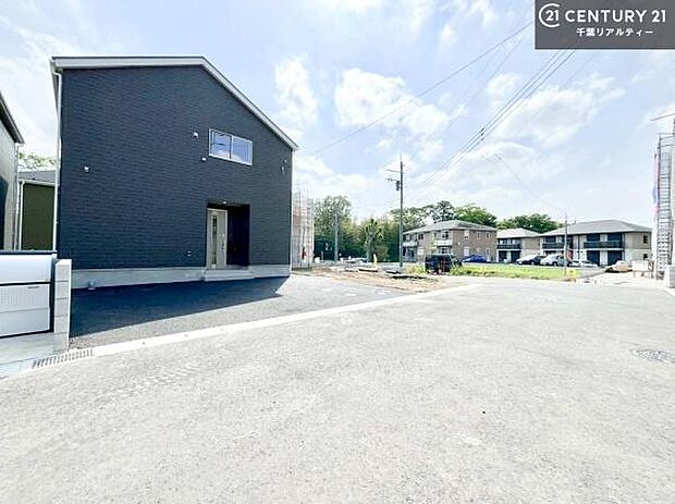 周辺環境や、お客様のご希望に合った物件も一緒にご案内を致します。住宅ローンアドバイザーによるご相談も承ります。当社はお問い合わせに即対応します!お待たせしません!