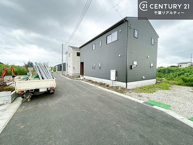 周辺環境や、お客様のご希望に合った物件も一緒にご案内を致します。住宅ローンアドバイザーによるご相談も承ります。当社はお問い合わせに即対応します!お待たせしません!