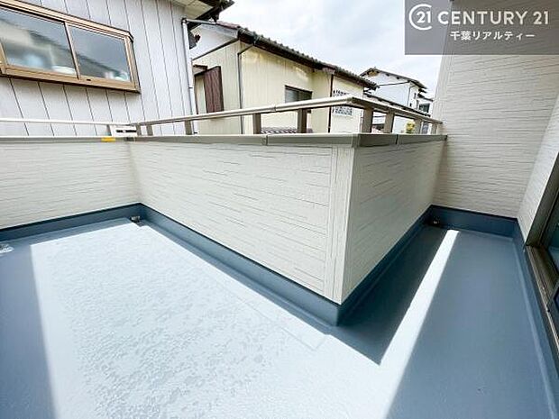 陽当たり良好なバルコニーです！晴れた日には青い空を見渡せる開放的な時間を楽しめます。