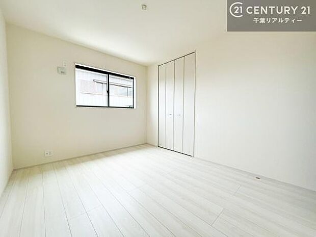 シンプルでレイアウトしやすい洋室は、お子様のお部屋としても最適。成長に合わせて柔軟にお使いいただけます。