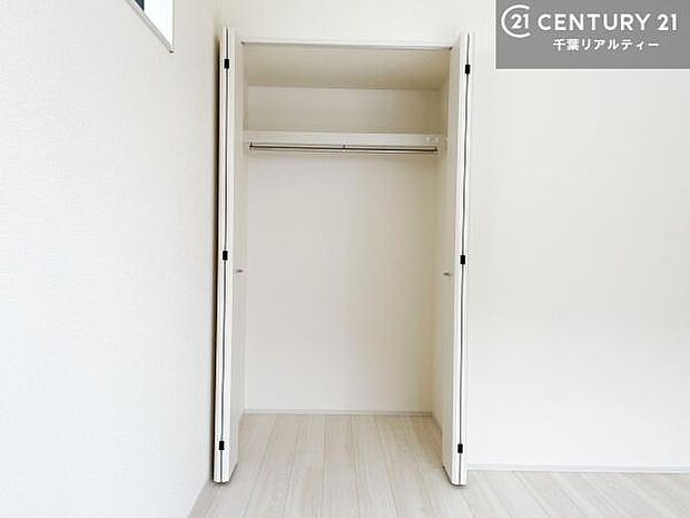 収納が充実しているからこそ、お部屋はいつも広々。掃除や片付けもラクになり、居心地の良い暮らしが続きます。