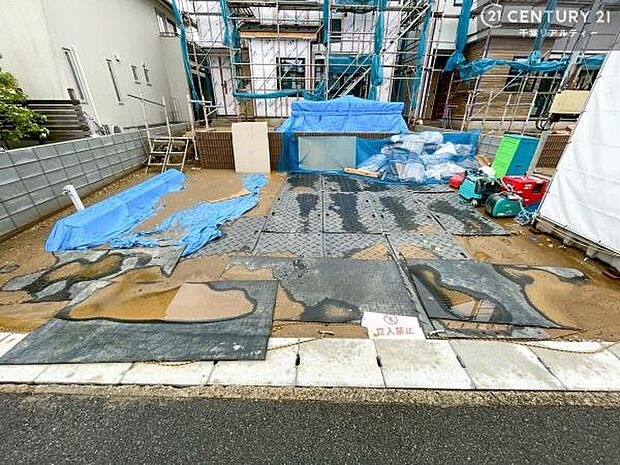 建築中!完成までお楽しみに!駐車スペース並列3台あります!(オプション)