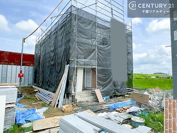 建築途中だからこそ分かる構造のしっかりさ。完成後は理想の住まいとしてお迎えします。これから仕上がる内装にも注目!新生活が楽しみになる住まいです。