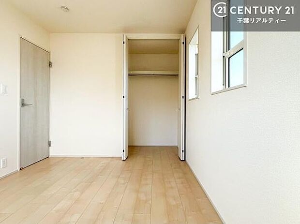 収納が充実しているからこそ、お部屋はいつも広々。掃除や片付けもラクになり、居心地の良い暮らしが続きます。