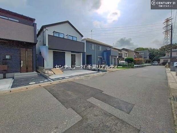 落ち着いた街並みが広がる閑静な住宅街に位置し、穏やかで心安らぐ暮らしを叶える住環境です。