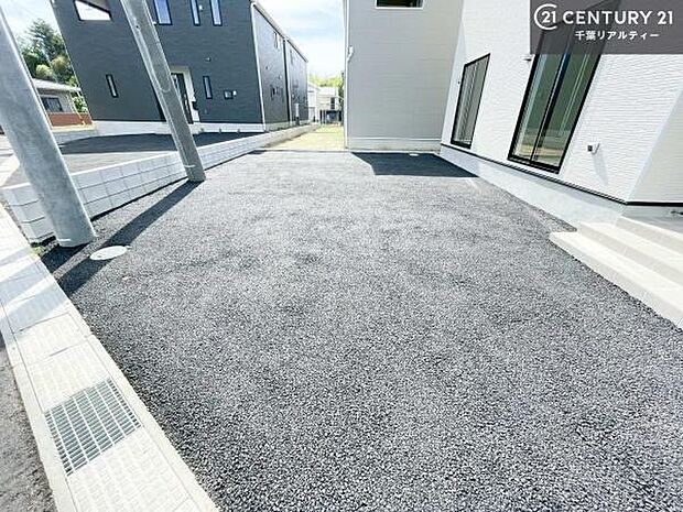 カースペース付きなのでマイカーをお持ちの方も安心ですね!ぜひ現地にてお確かめくださいませ!