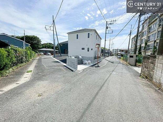 周辺環境や、お客様のご希望に合った物件も一緒にご案内を致します。住宅ローンアドバイザーによるご相談も承ります。当社はお問い合わせに即対応します!お待たせしません!