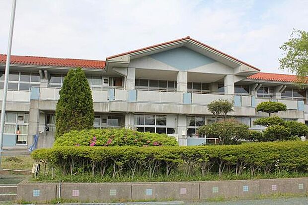 君津市立外箕輪小学校まで466m