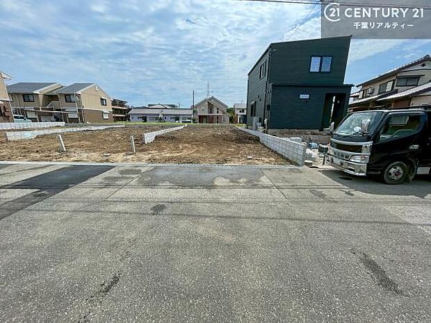 閑静な住宅街に佇む、落ち着きと暮らしやすさを兼ね備えた住まい。穏やかな住環境の中で、ゆったりとした時間をお過ごしいただけます。