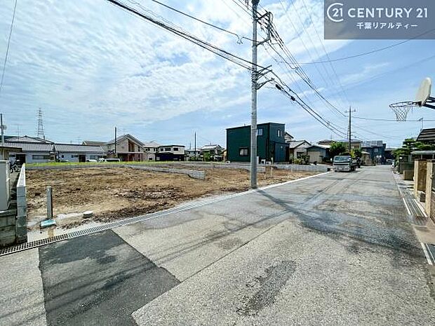 前面道路6m!車庫入れが苦手な方も安心ですね!