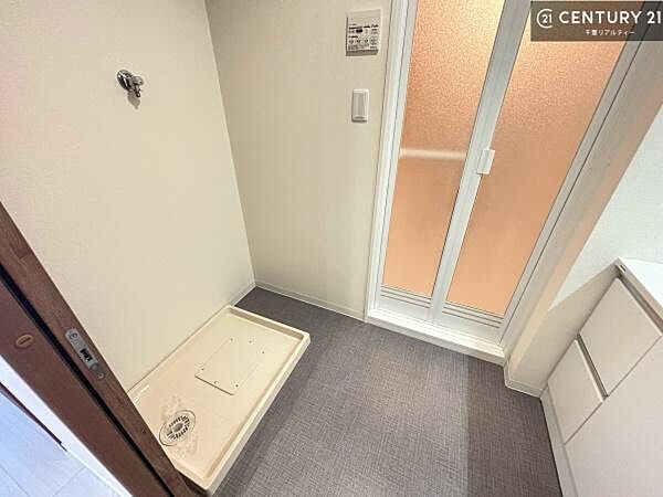 室内洗濯置き場！音も気にせず安心して洗濯物が回せますね！