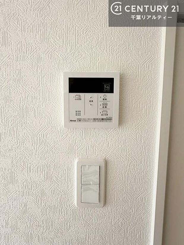 ボタンのスイッチや自動でお風呂の準備が整うため、わざわざ浴室に行ってお湯を入れたり継ぎ足したりする必要がなく便利ですね!
