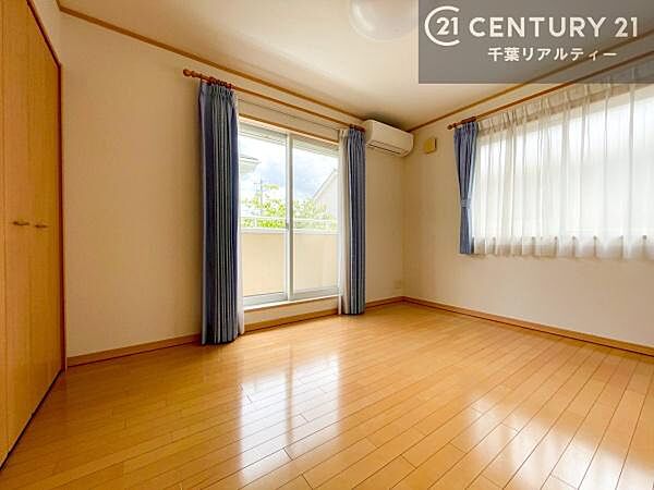 明るく風通しの良い居室です。「シンプル」にデザインされた室内。自由度が高いので家具やレイアウトでお好みの空間を創り上げられます。是非一度、現地にてご確認ください。