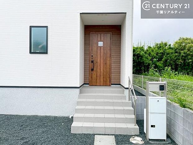 物件探しのご条件・ご要望・ご質問など、何なりと弊社スタッフまでお申し付けください!不動産に関することなら、どのようなことでも誠心誠意対応させて頂きます。