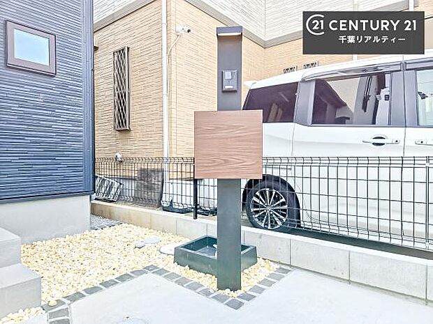 郵便ポスト付きで不在時でも荷物が受け取れてとっても便利！家にいなきゃいけないストレス回避！再配達の手間が省けます！