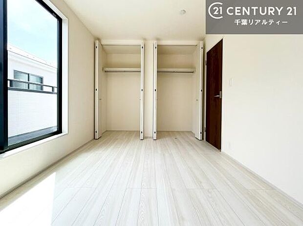収納が充実しているからこそ、お部屋はいつも広々。掃除や片付けもラクになり、居心地の良い暮らしが続きます。