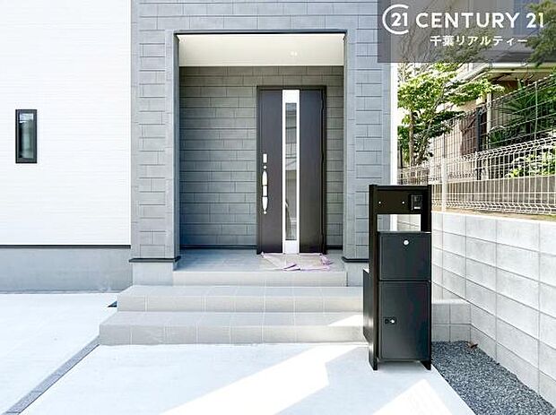 宅配ボックスを完備しているため、不在時でも荷物の受け取りが可能。再配達の手間がなく、忙しい毎日でもストレスなく利用できます。