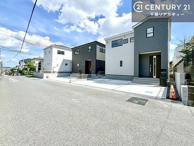周辺環境や、お客様のご希望に合った物件も一緒にご案内を致します。住宅ローンアドバイザーによるご相談も承ります。当社はお問い合わせに即対応します!お待たせしません!