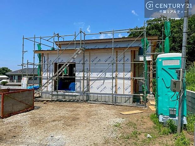 建築途中だからこそ分かる構造のしっかりさ。完成後は理想の住まいとしてお迎えします。これから仕上がる内装にも注目！新生活が楽しみになる住まいです。