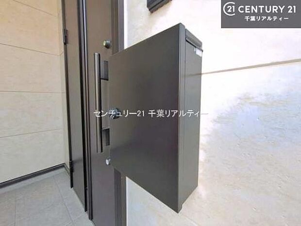 郵便ポスト付きで不在時でも荷物が受け取れてとっても便利!家にいなきゃいけないストレス回避!再配達の手間が省けます!
