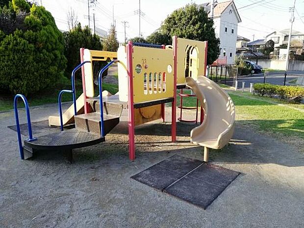 長割西公園まで329m